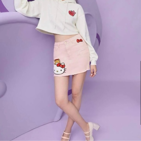 Pink XS skirt by Shein hello kitty, worn in good condition - Picture 15 of 15